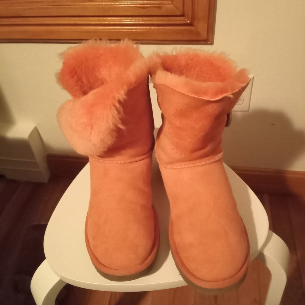 UGG